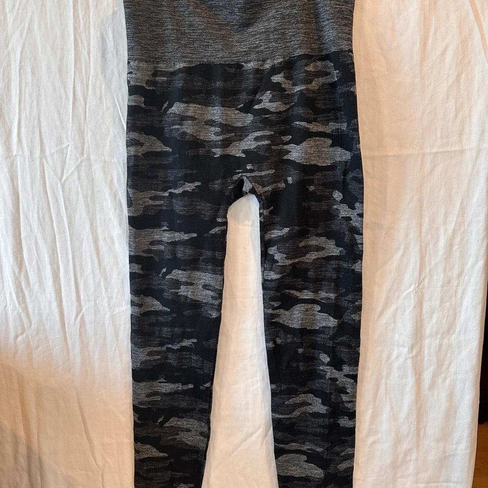 Kids Camouflage Leggings - Picture 1 of 2